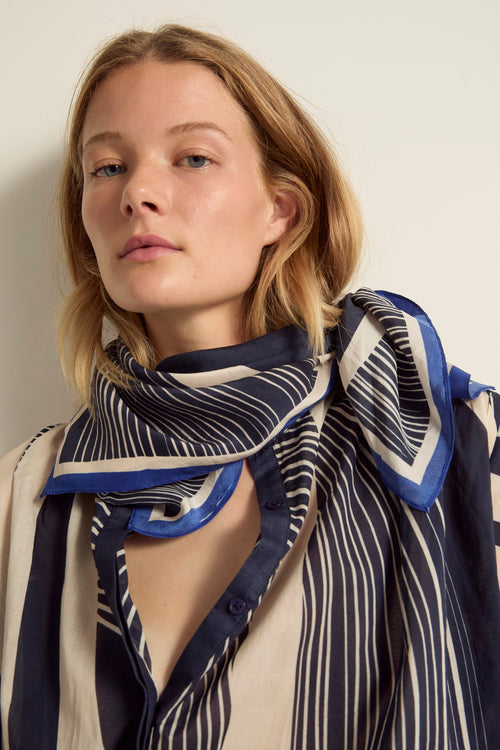 BANDANA IMPRIME CAROUSEL SOIE LAVEE - INK BLUE